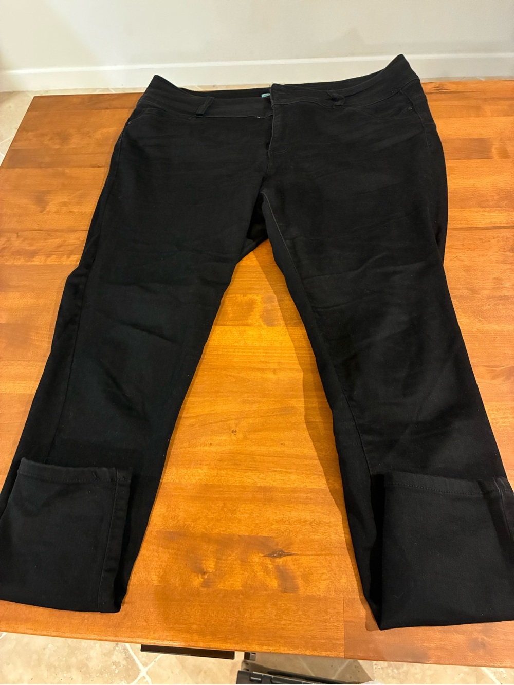 Women’s black jeans, 16